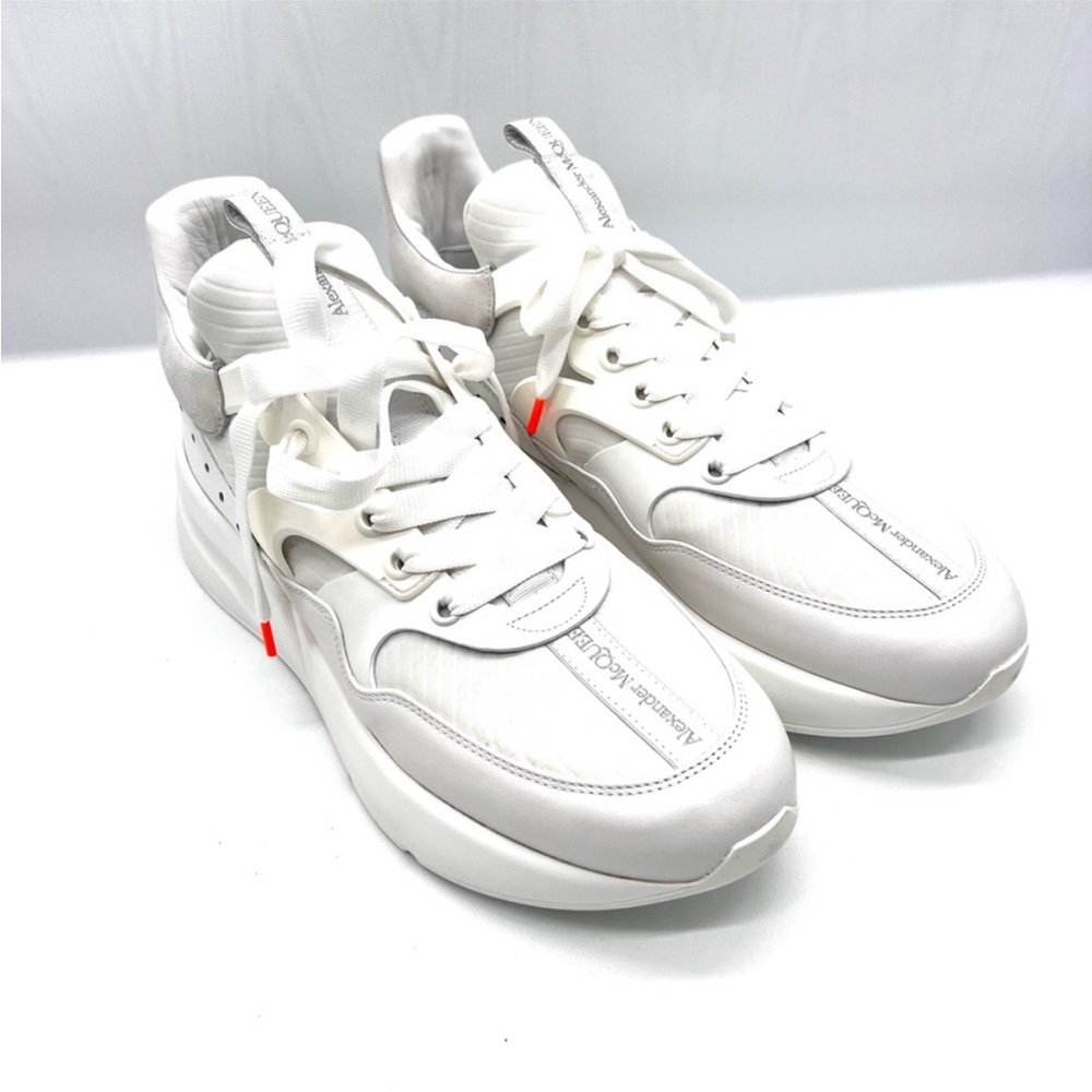 ALEXANDER MCQUEEN
Men's Oversized Runner SOLD!!!